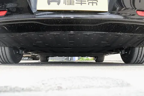 零跑B01：越级产品力，全能纯电轿车标杆，10万级家用新选择