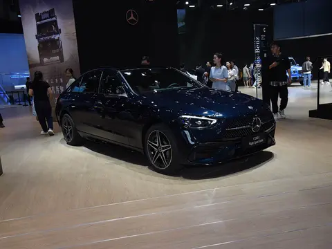 奔驰C级给出11万优惠力度！网友表示：还是选奥迪吧