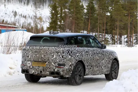 四年磨一剑！揽胜运动中期改款曝光，前脸更凶、内饰智能化升级